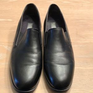 Women’s Munro American Black Loafers very good condition S 10 narrow.